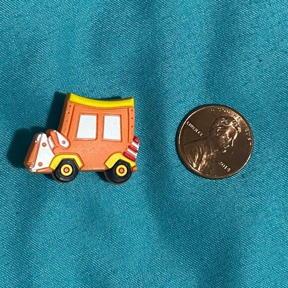 🚨 5/$10 Shoe Charms Croc Jibbitz - Plow Truck (or 10/$15) - Picture 1 of 3